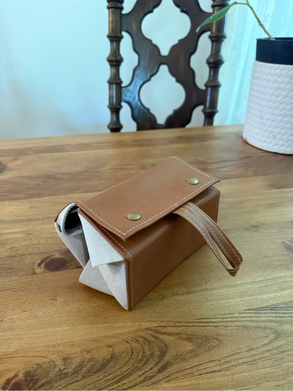 Hanging 6-Pocket Foldable Organizer in Light Gray perfect for sunglasses